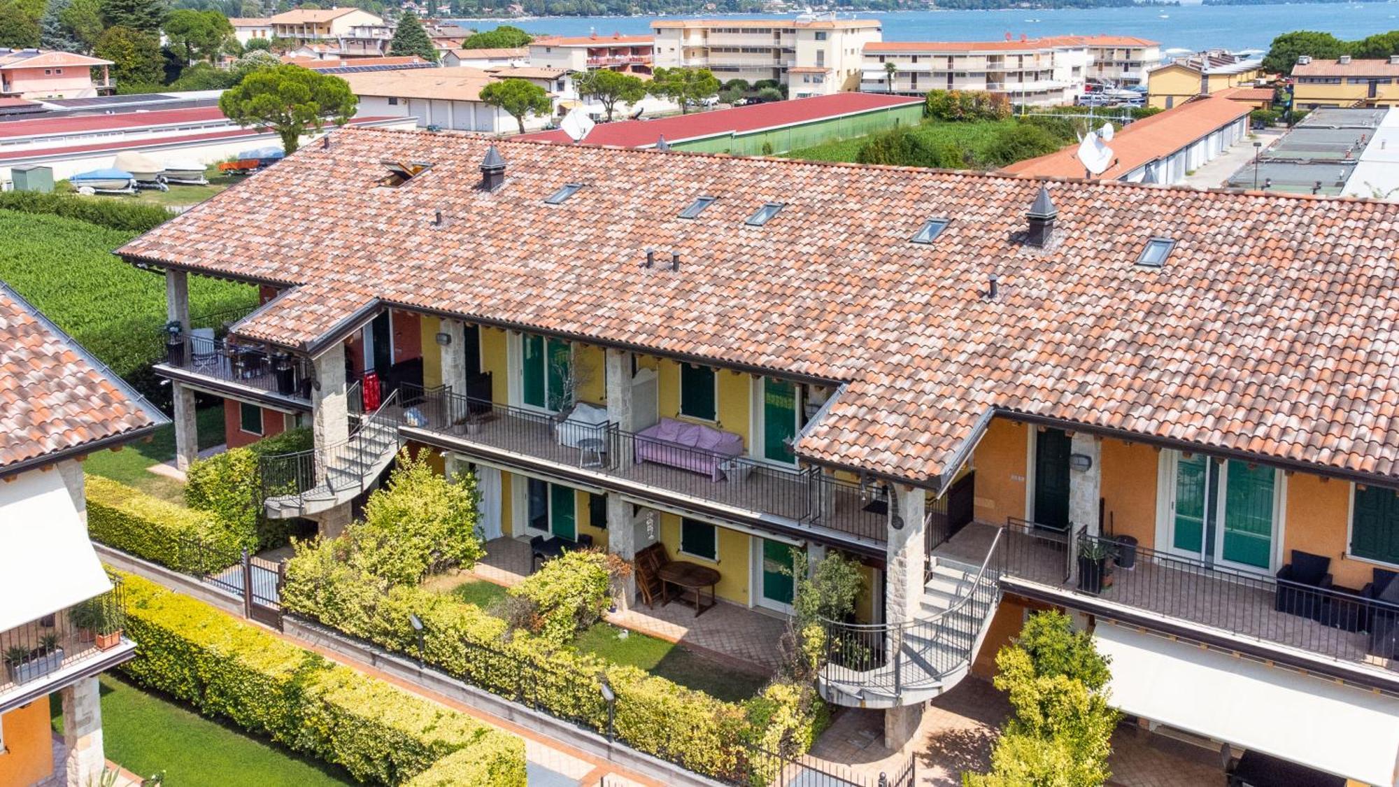 Lago Di Garda A 300M - House In Manerba Манерба-дель-Гарда Экстерьер фото
